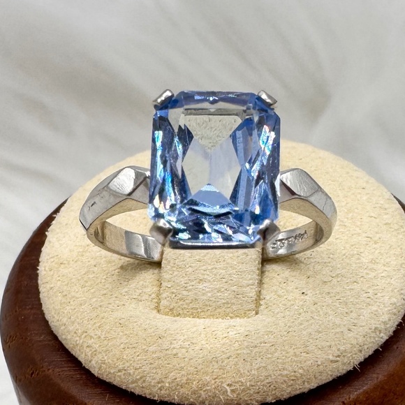 🇨🇦🔥HOST PICK🇨🇦🔥 14k White Gold Filled Blue Spinel Ring. Size 5 1/4 - Picture 1 of 10